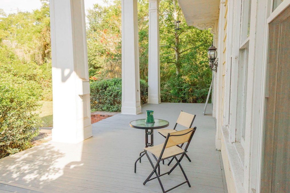 701 Hampton St, Walterboro SC  29488-4125 exterior