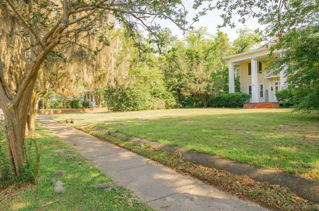 701 Hampton St, Walterboro SC  29488-4125 exterior