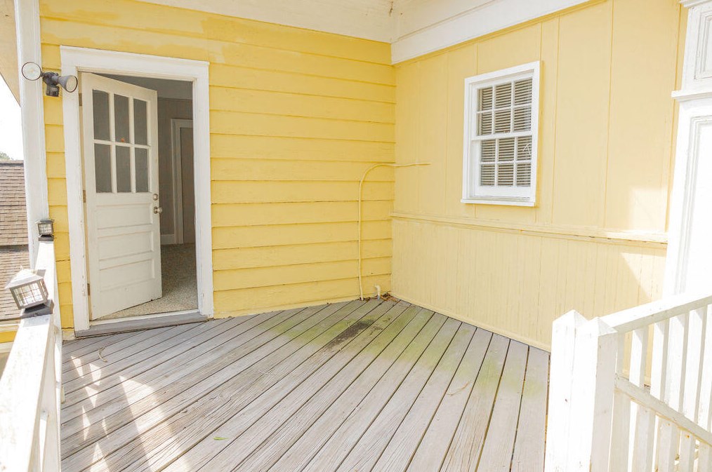 701 Hampton St, Walterboro SC  29488-4125 exterior