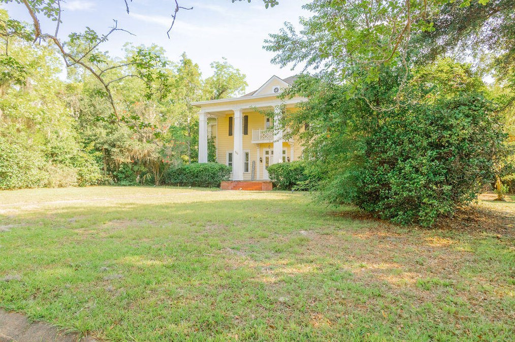 701 Hampton St, Walterboro SC  29488-4125 exterior