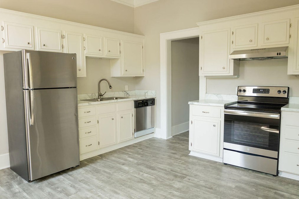 701 Hampton St, Walterboro SC  29488-4125 exterior
