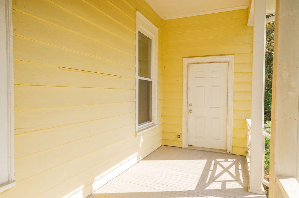 701 Hampton St, Walterboro SC  29488-4125 exterior