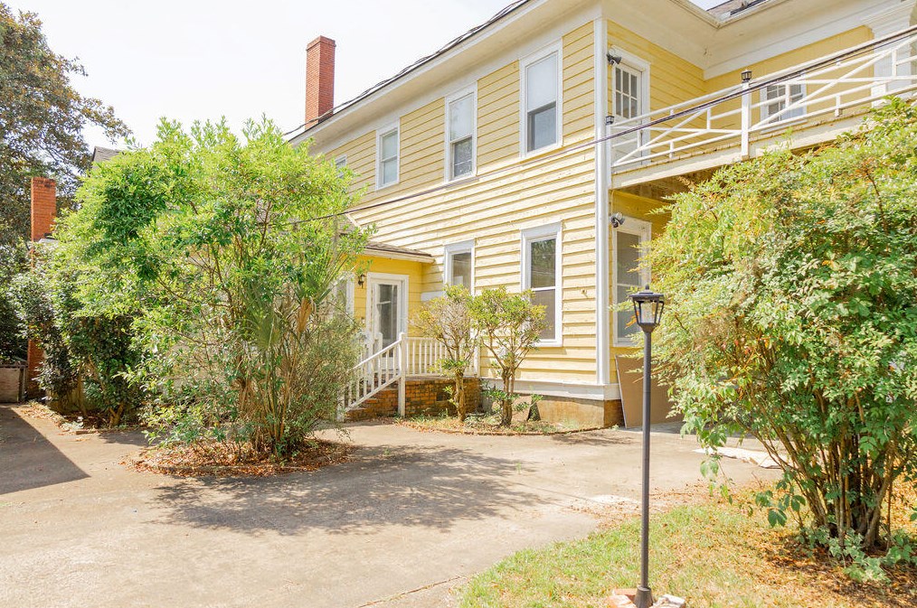 701 Hampton St, Walterboro SC  29488-4125 exterior