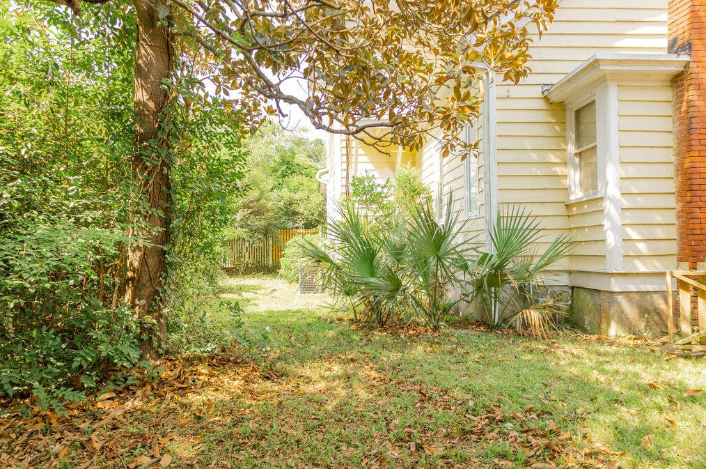 701 Hampton St, Walterboro SC  29488-4125 exterior