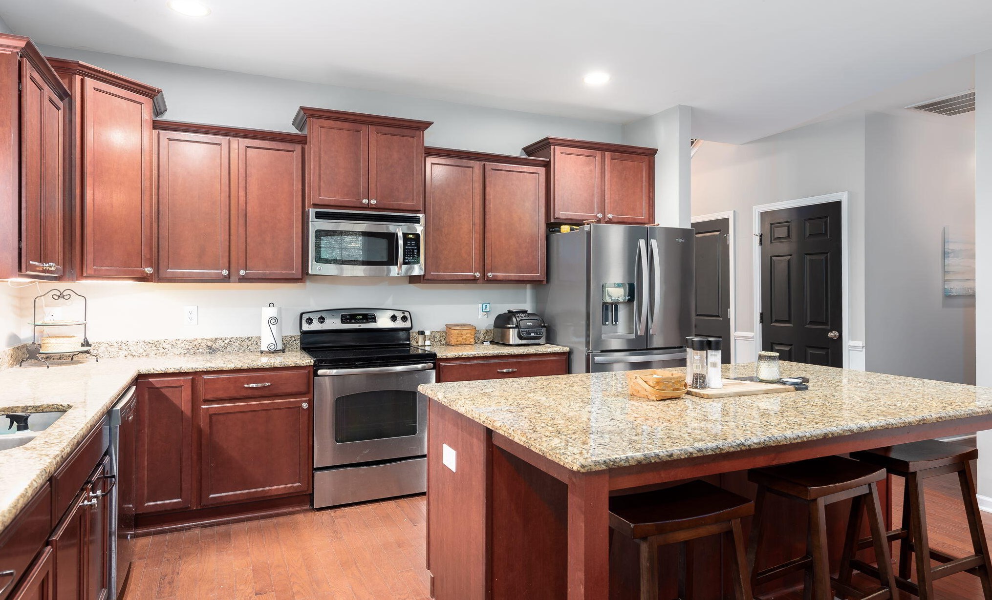 124 Comiskey Park Cir, Summerville SC  29485-7335 exterior