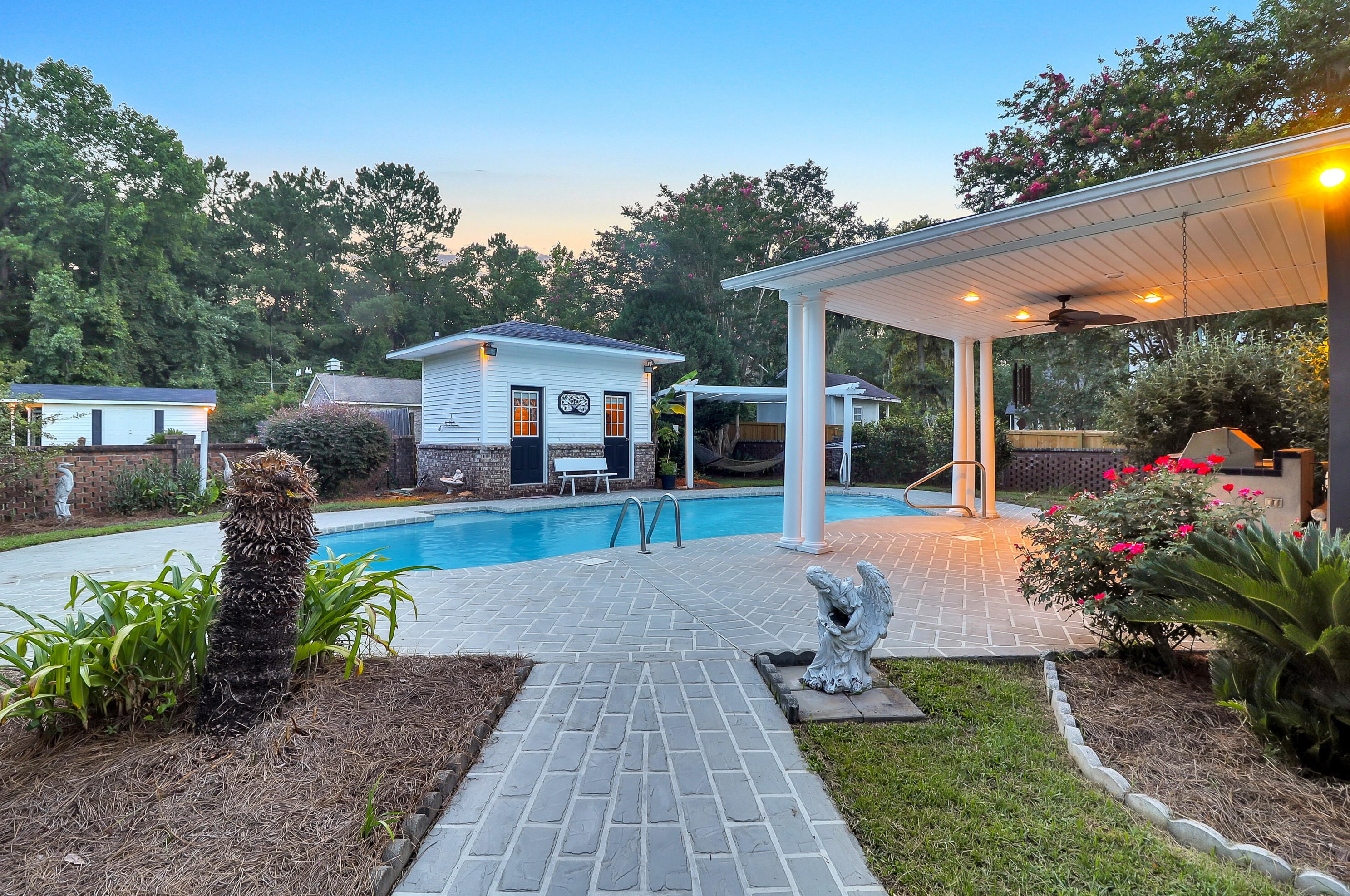 1104 Quenby Ln, Moncks Corner SC  29461-2913 exterior