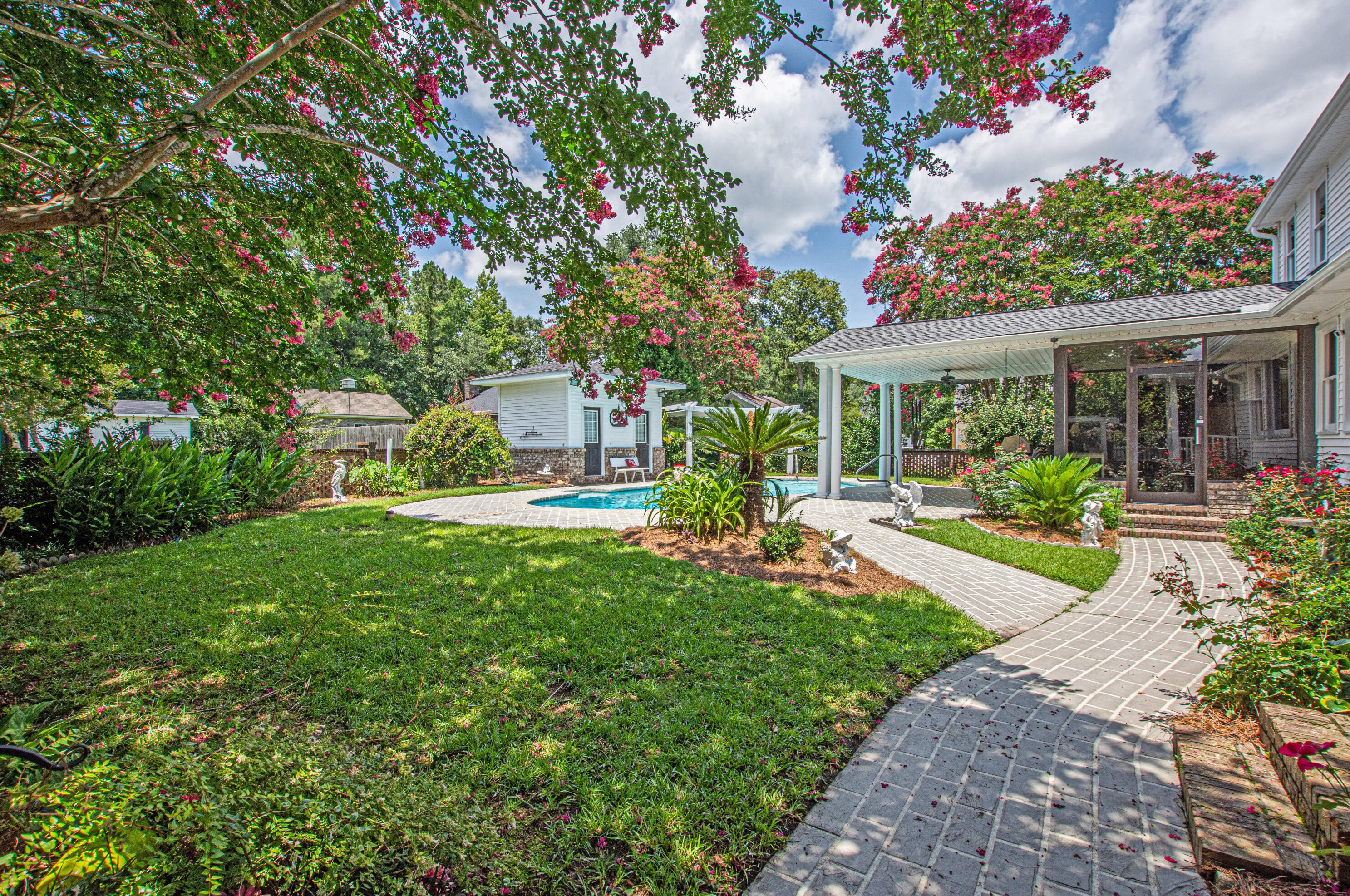 1104 Quenby Ln, Moncks Corner SC  29461-2913 exterior