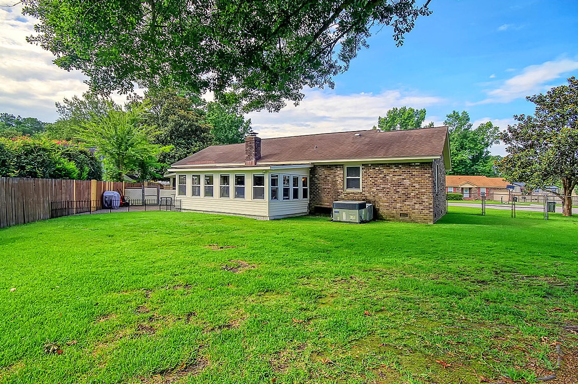 102 Ellen Ct, Summerville SC  29483-3601 exterior