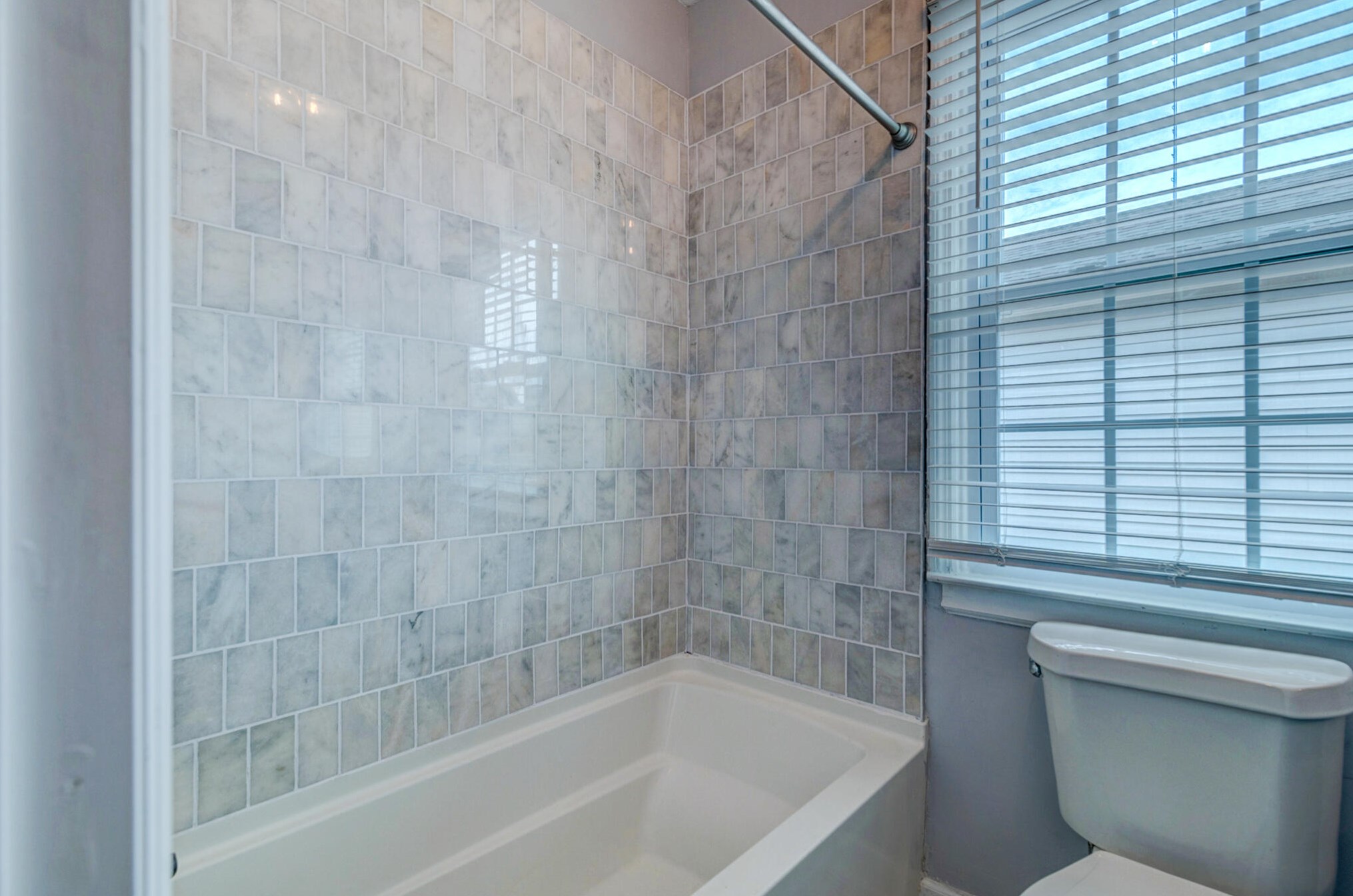 49 Aiken St, Charleston SC 29403-5042 exterior