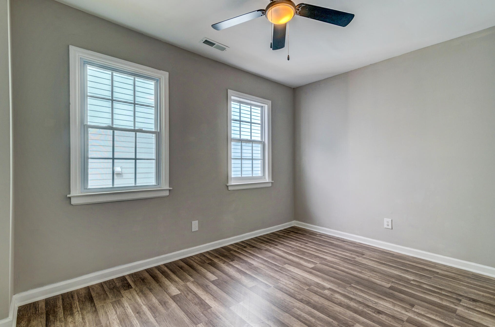 49 Aiken St, Charleston SC 29403-5042 exterior