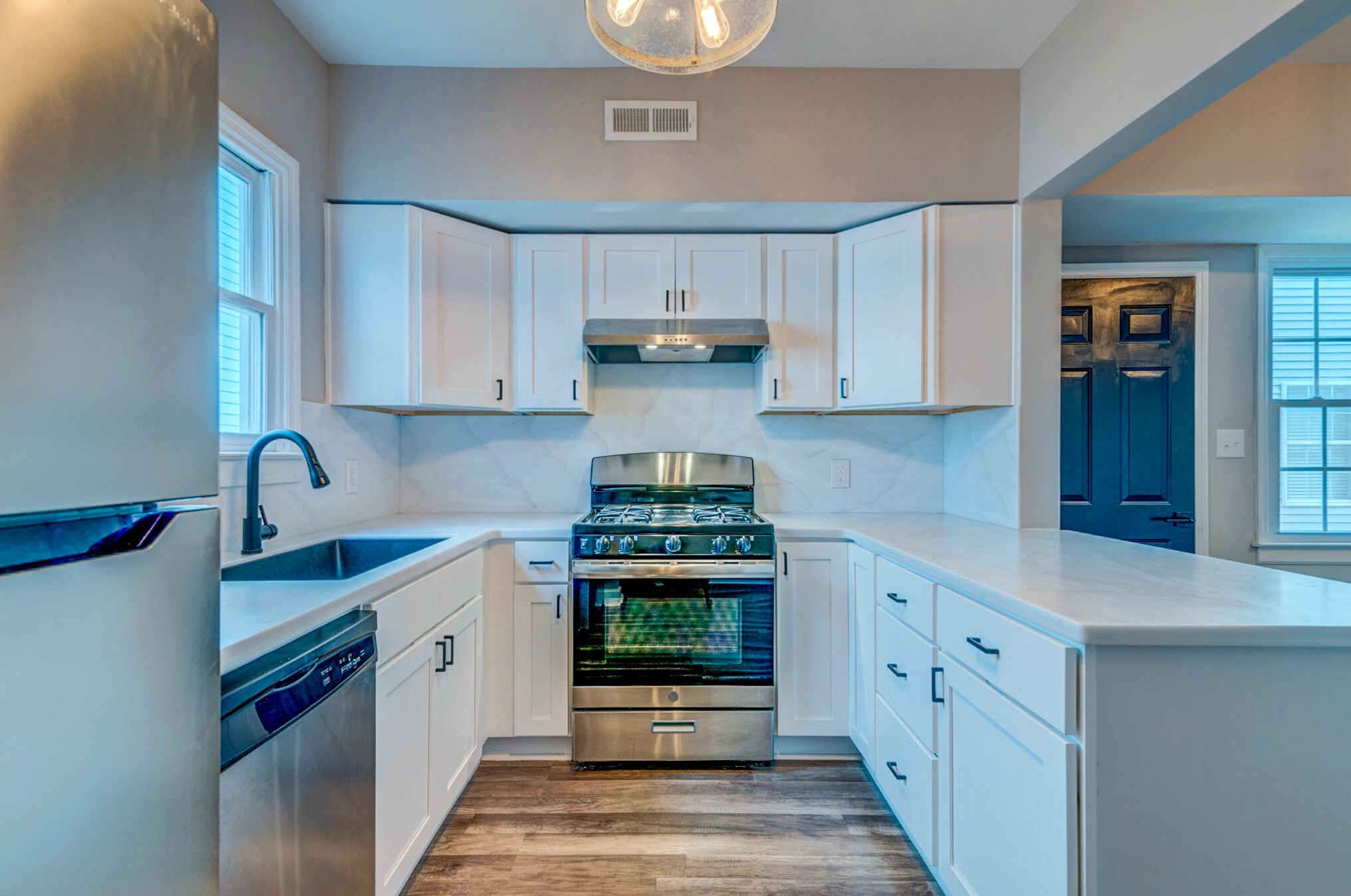 49 Aiken St, Charleston SC 29403-5042 exterior