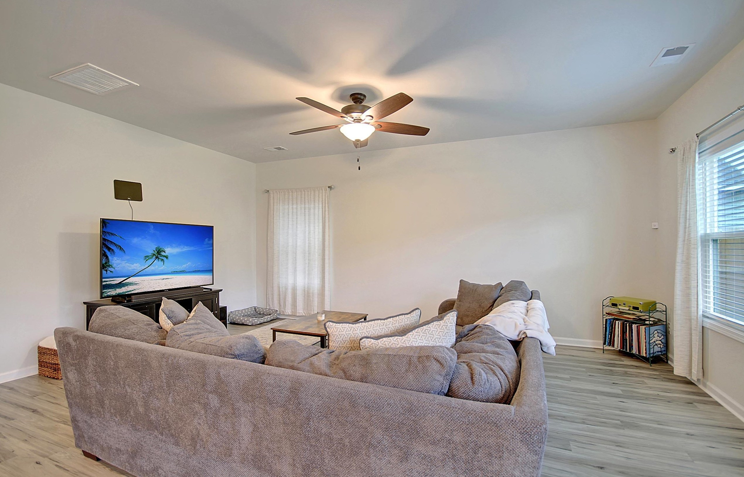 160 Hyrne Dr, Charleston SC 29445-7331 exterior