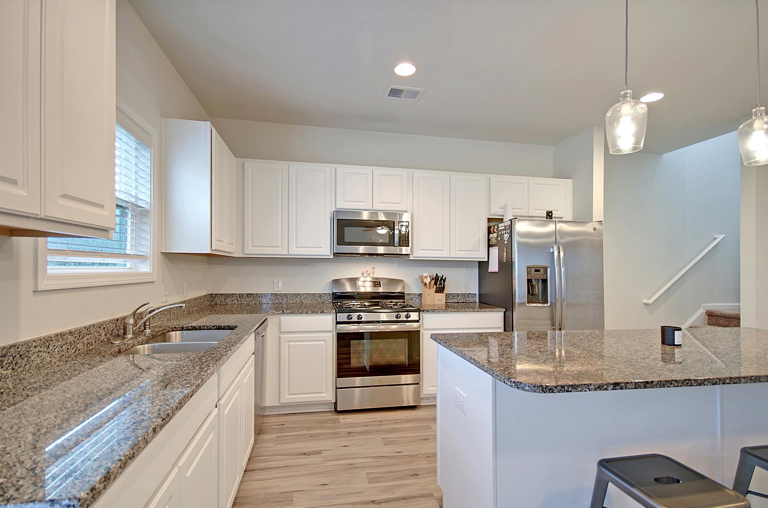 160 Hyrne Dr, Charleston SC 29445-7331 exterior