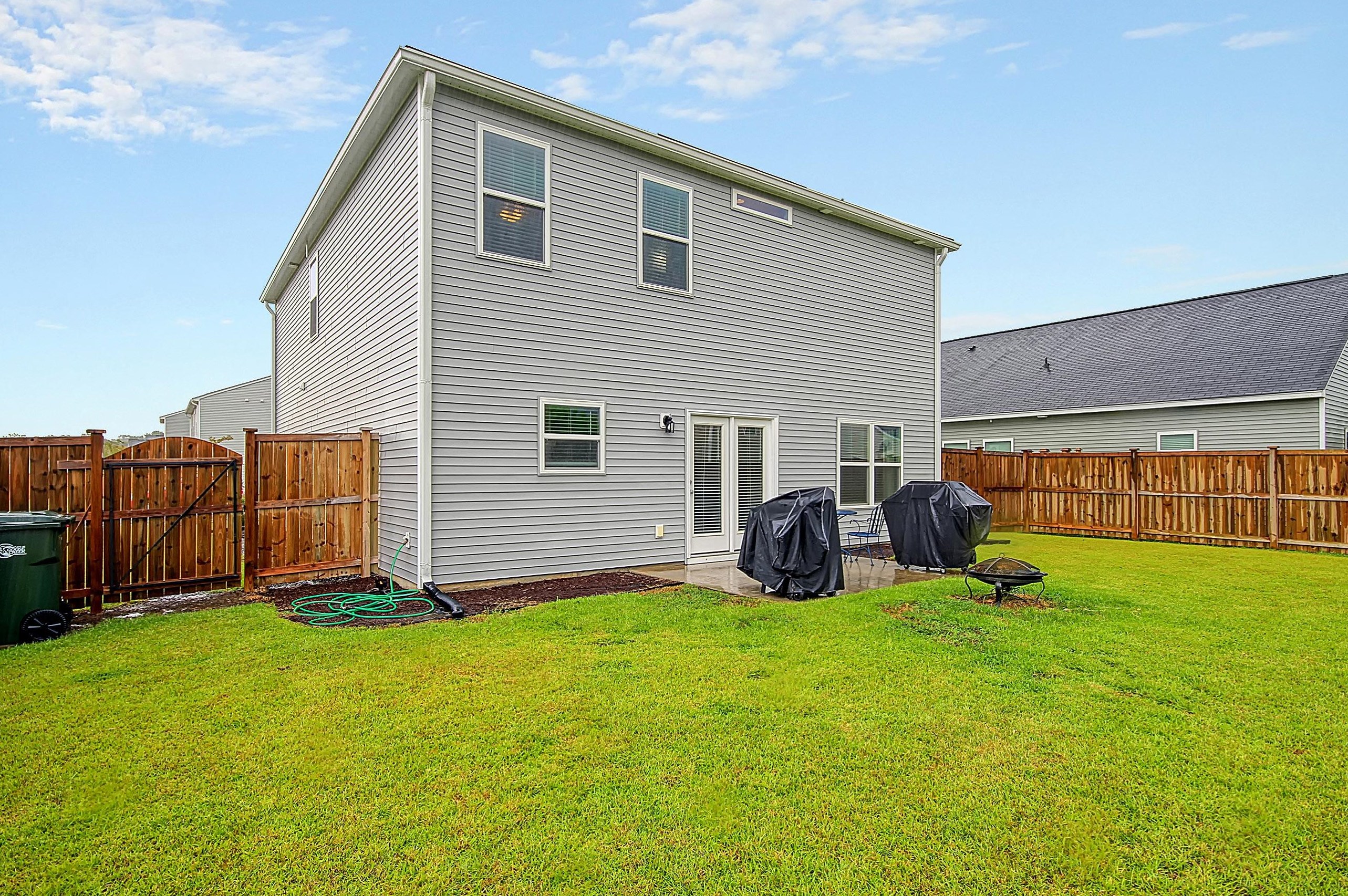 160 Hyrne Dr, Charleston SC 29445-7331 exterior