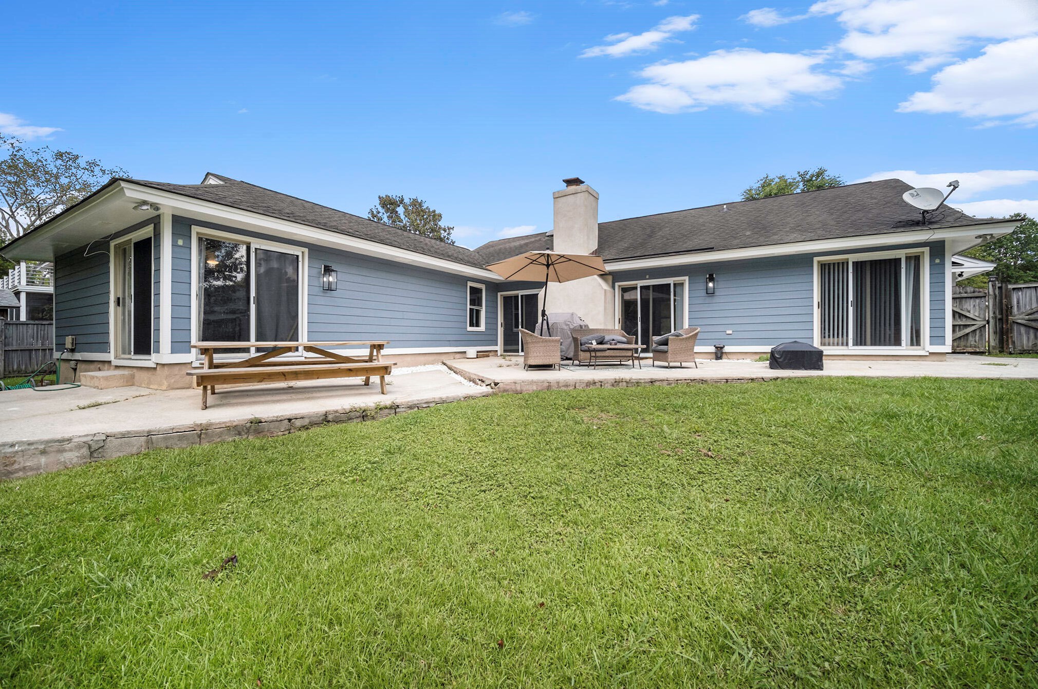 2899 Doncaster Dr, Charleston SC  29414-6737 exterior