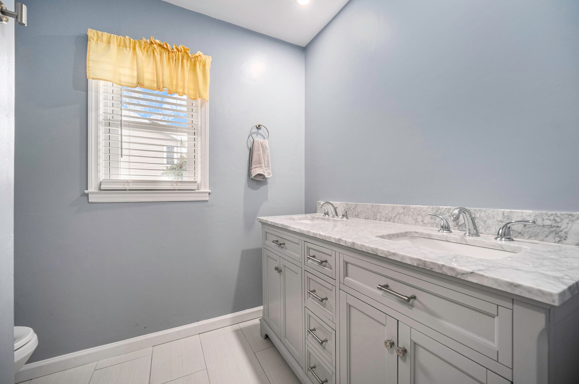 2899 Doncaster Dr, Charleston SC  29414-6737 exterior