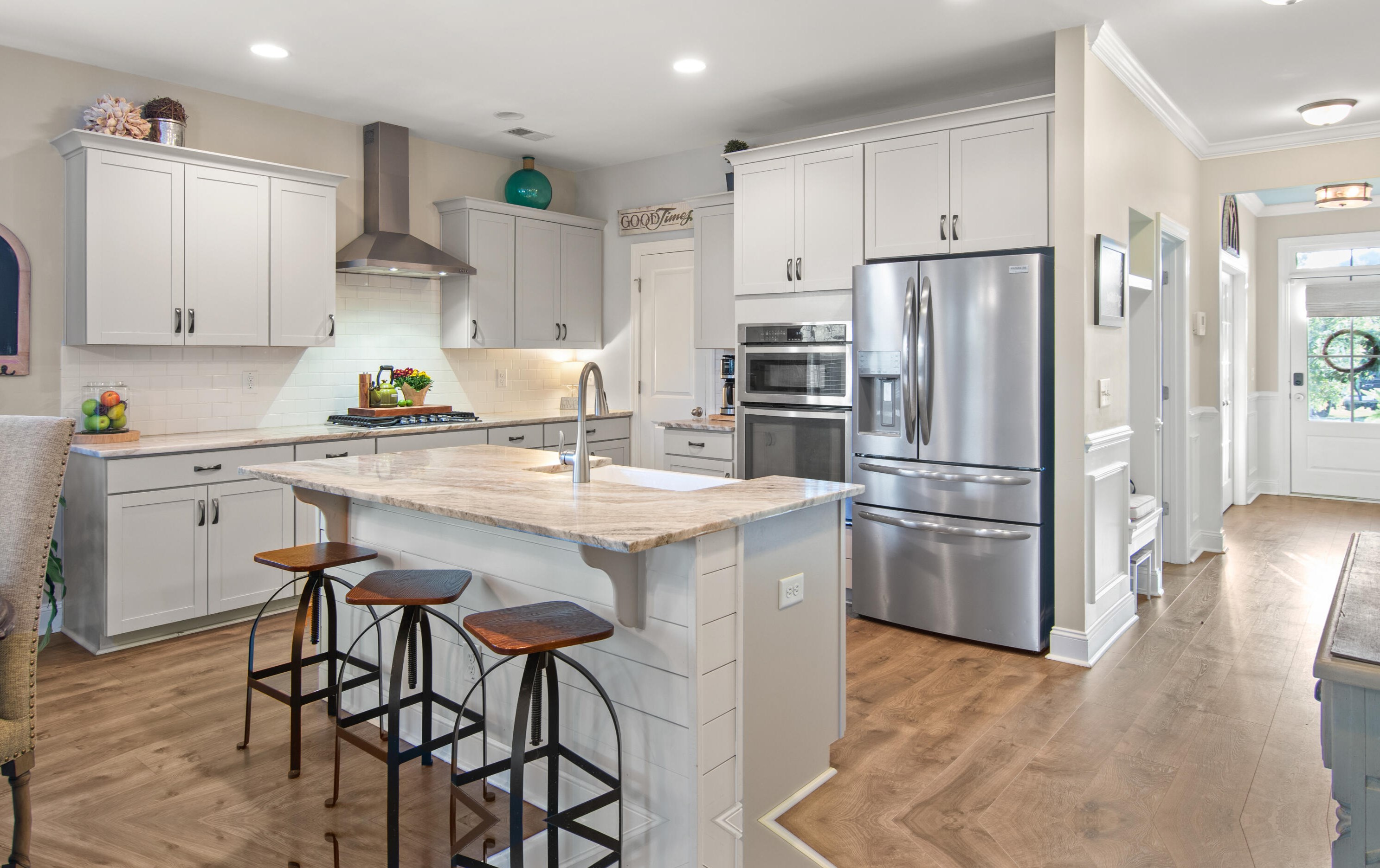 411 Whispering Breeze Ln, Summerville SC  29486 exterior