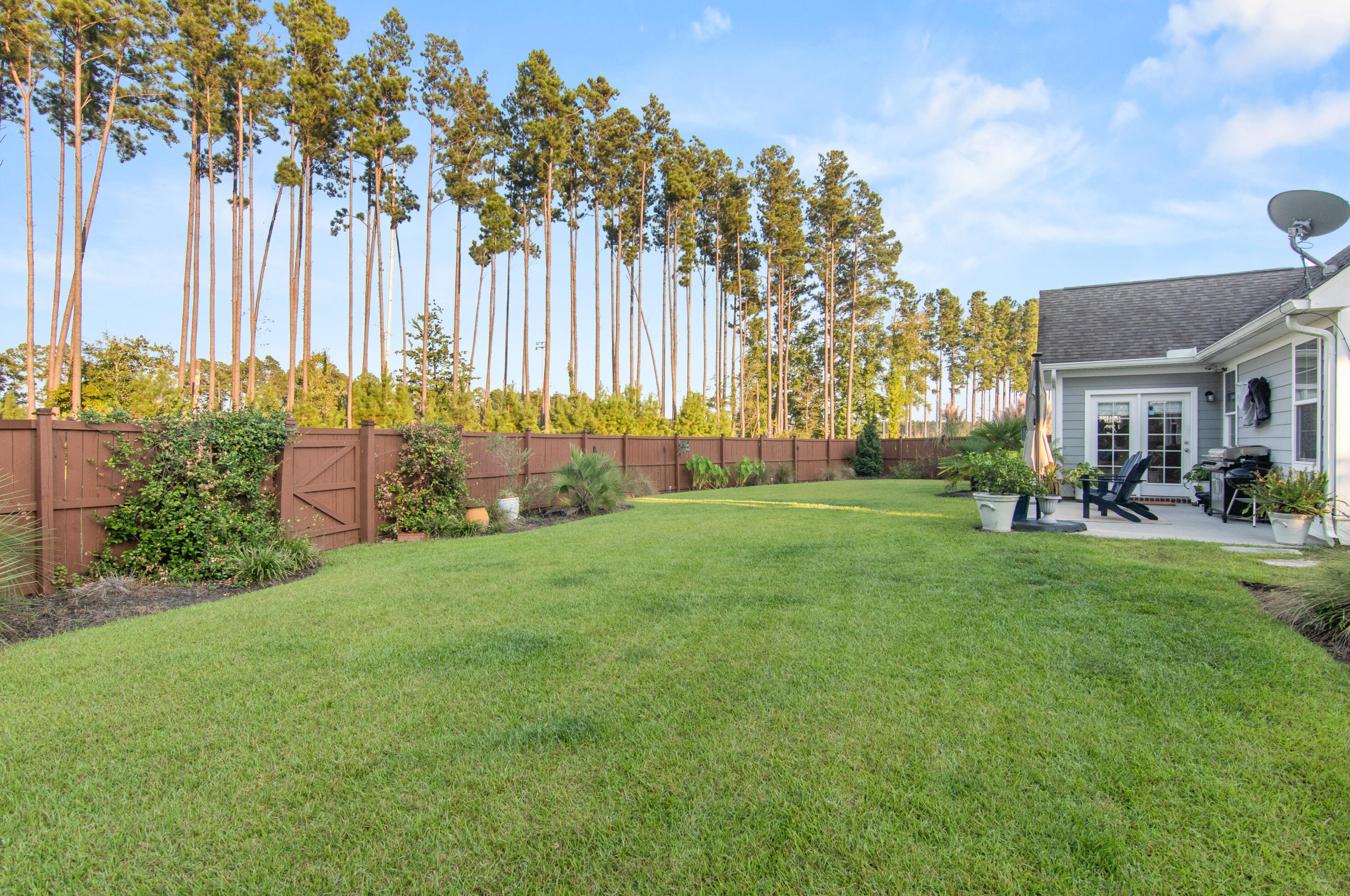 411 Whispering Breeze Ln, Summerville SC  29486 exterior