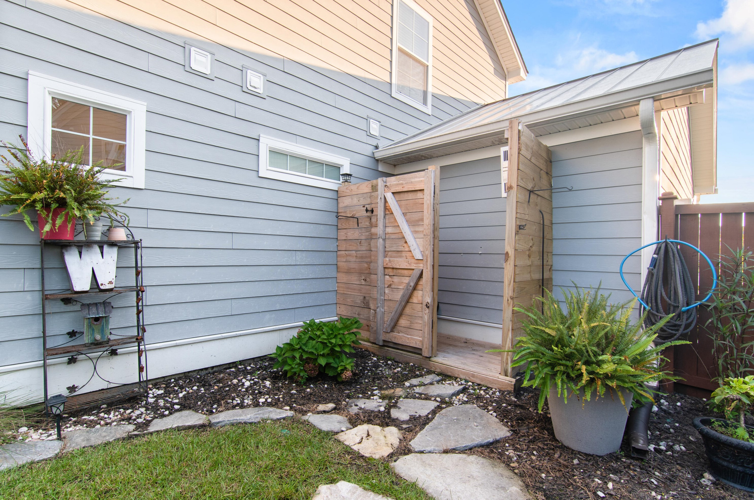 411 Whispering Breeze Ln, Summerville SC  29486 exterior