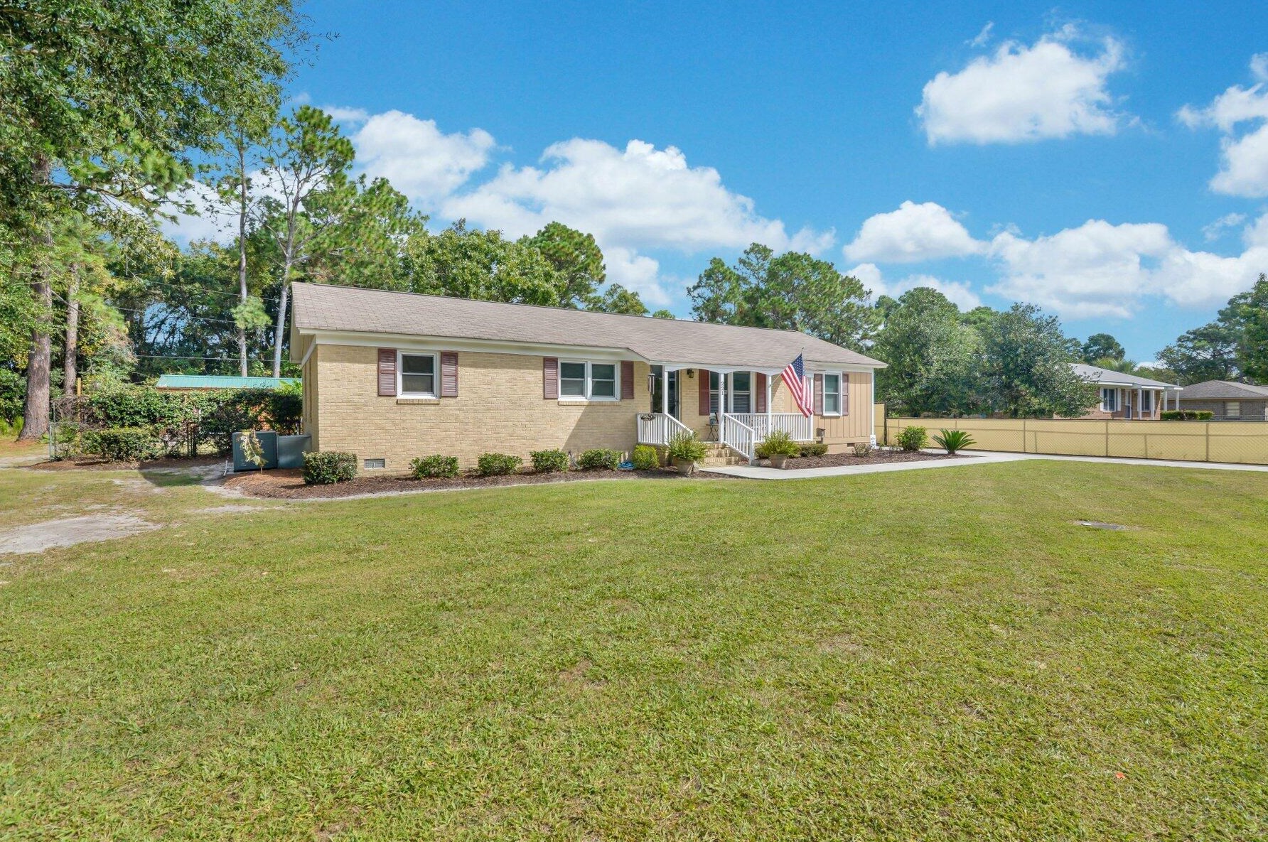 221 Carolina Cir, Walterboro SC  29488-7206 exterior