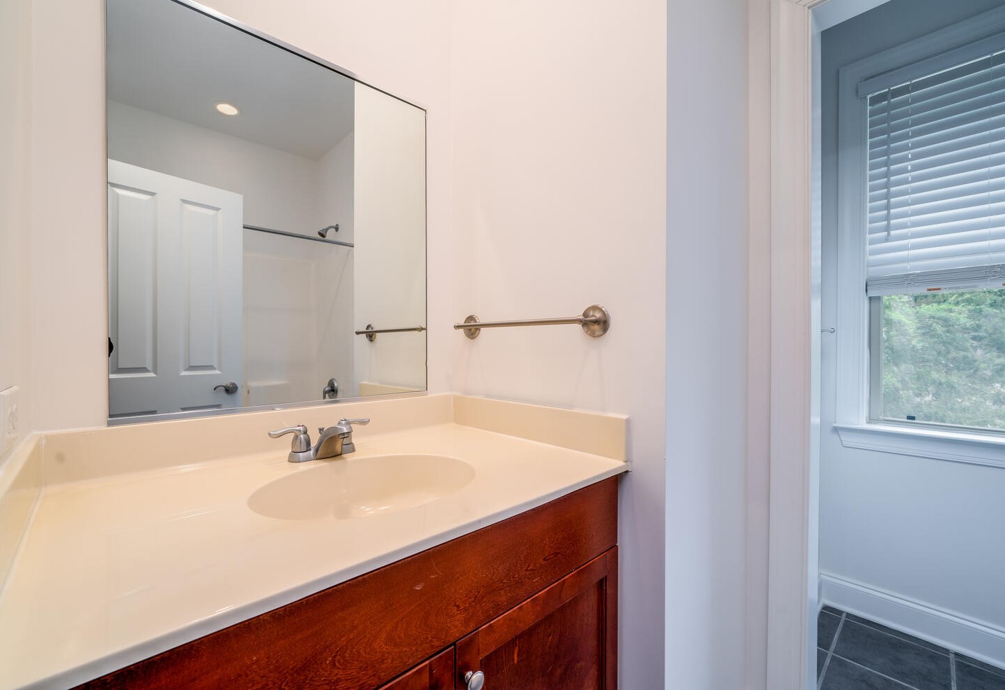 5514 Colonial Chatsworth Cir, Charleston SC 29418-2752 exterior