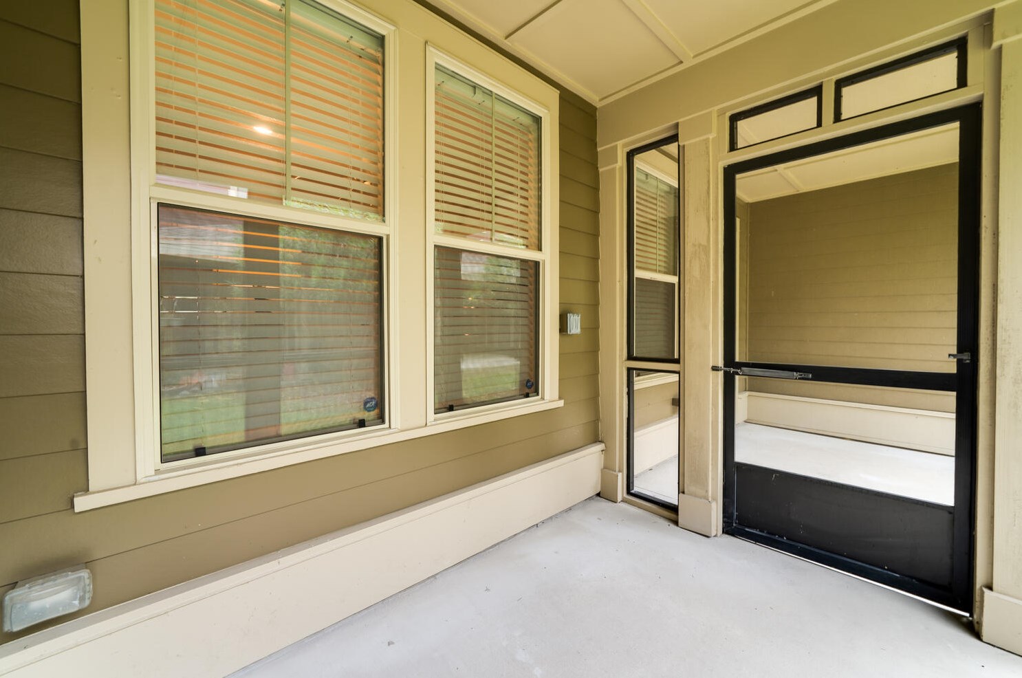 5514 Colonial Chatsworth Cir, Charleston SC 29418-2752 exterior