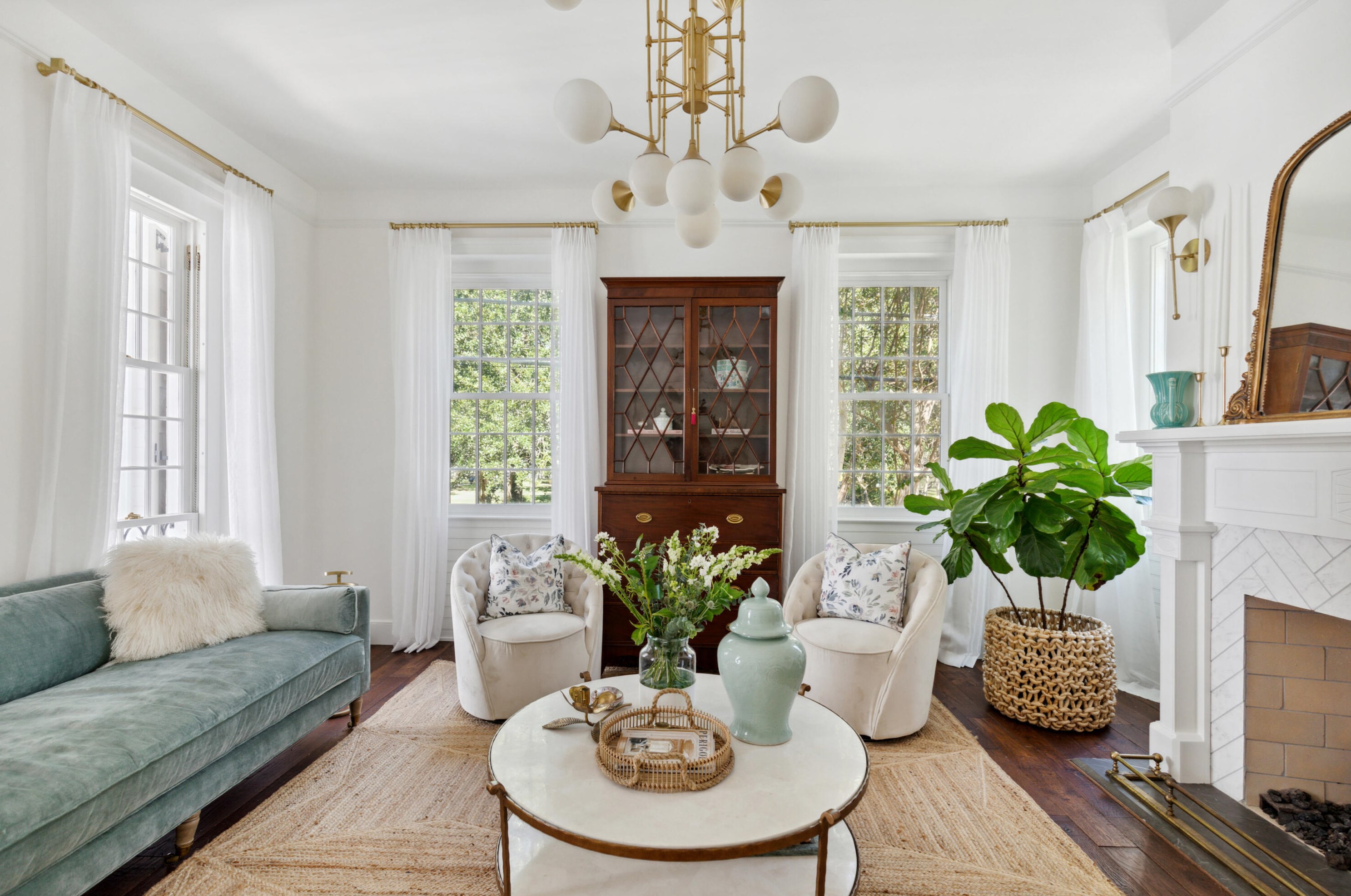 151 Queen St, Charleston SC  29401-1950 exterior