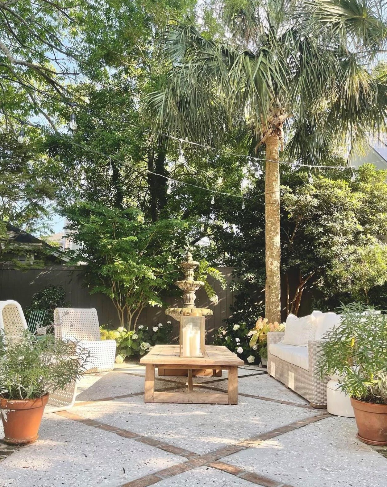 151 Queen St, Charleston SC  29401-1950 exterior