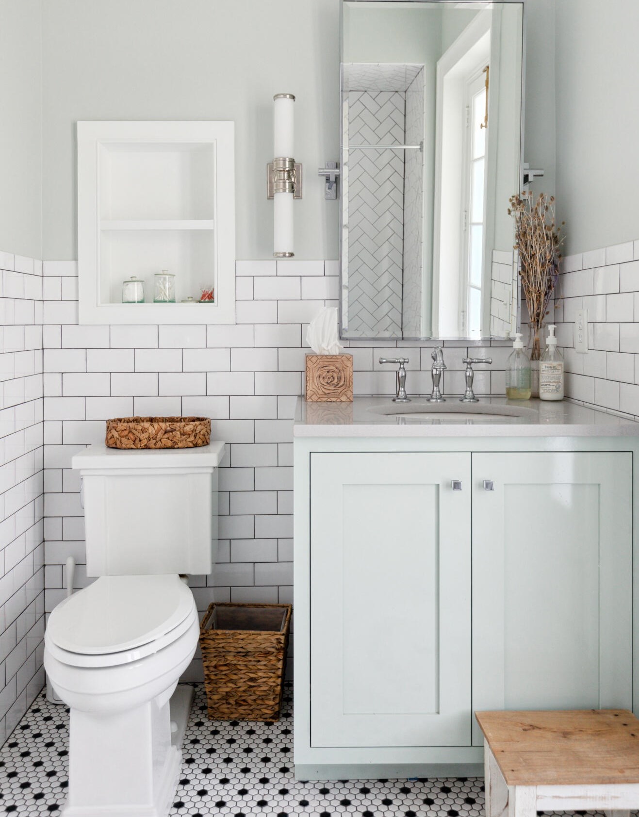 151 Queen St, Charleston SC  29401-1950 exterior