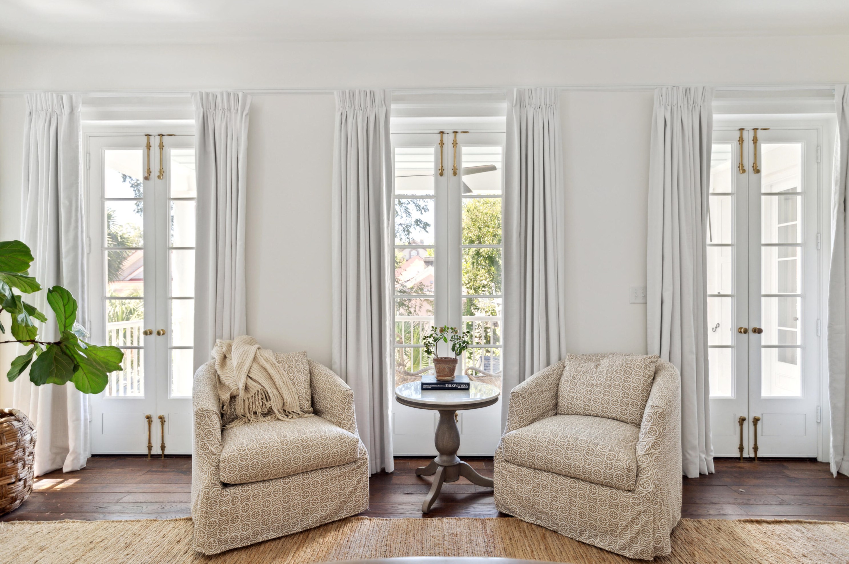 151 Queen St, Charleston SC  29401-1950 exterior