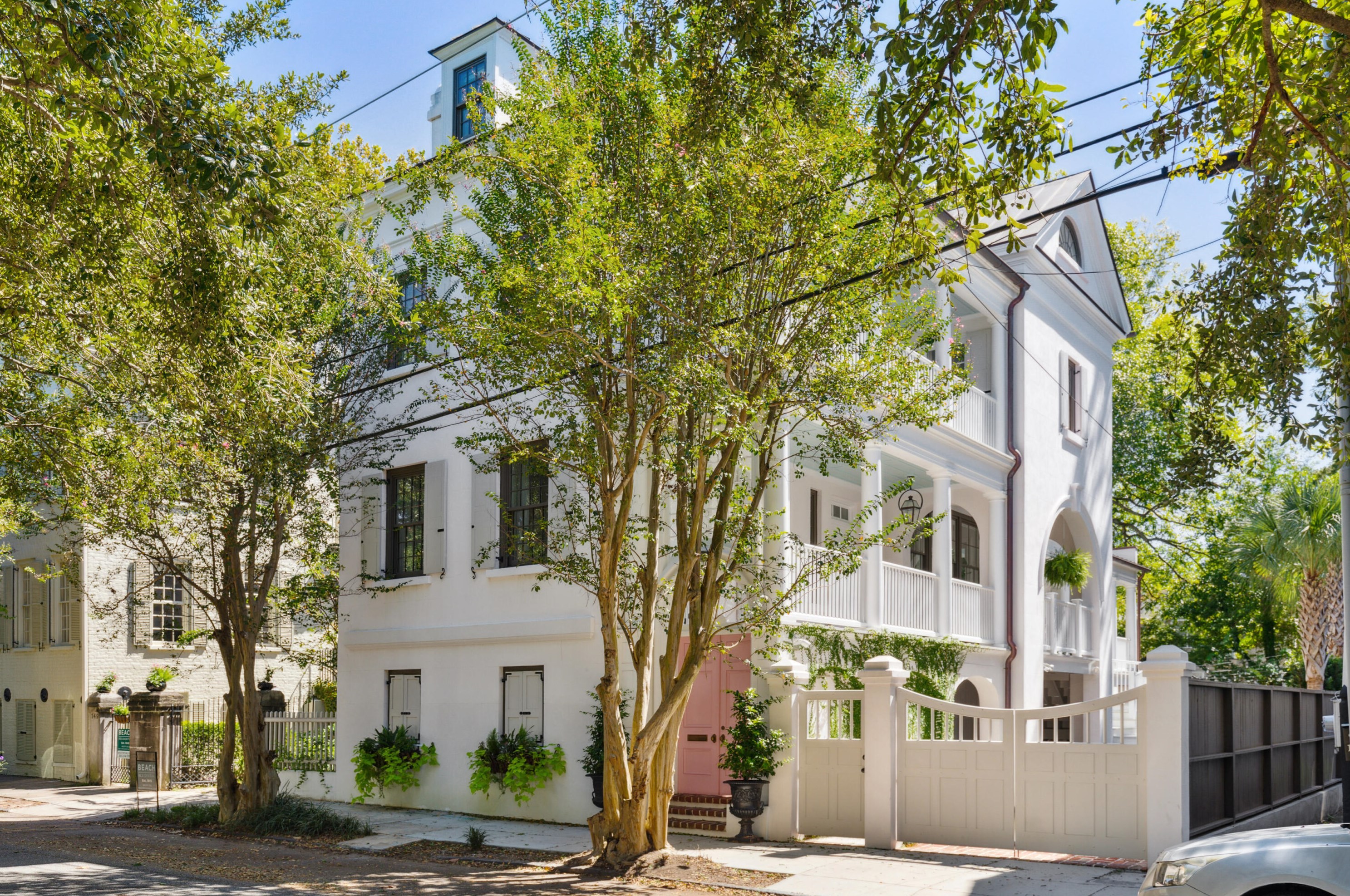 151 Queen St, Charleston SC  29401-1950 exterior