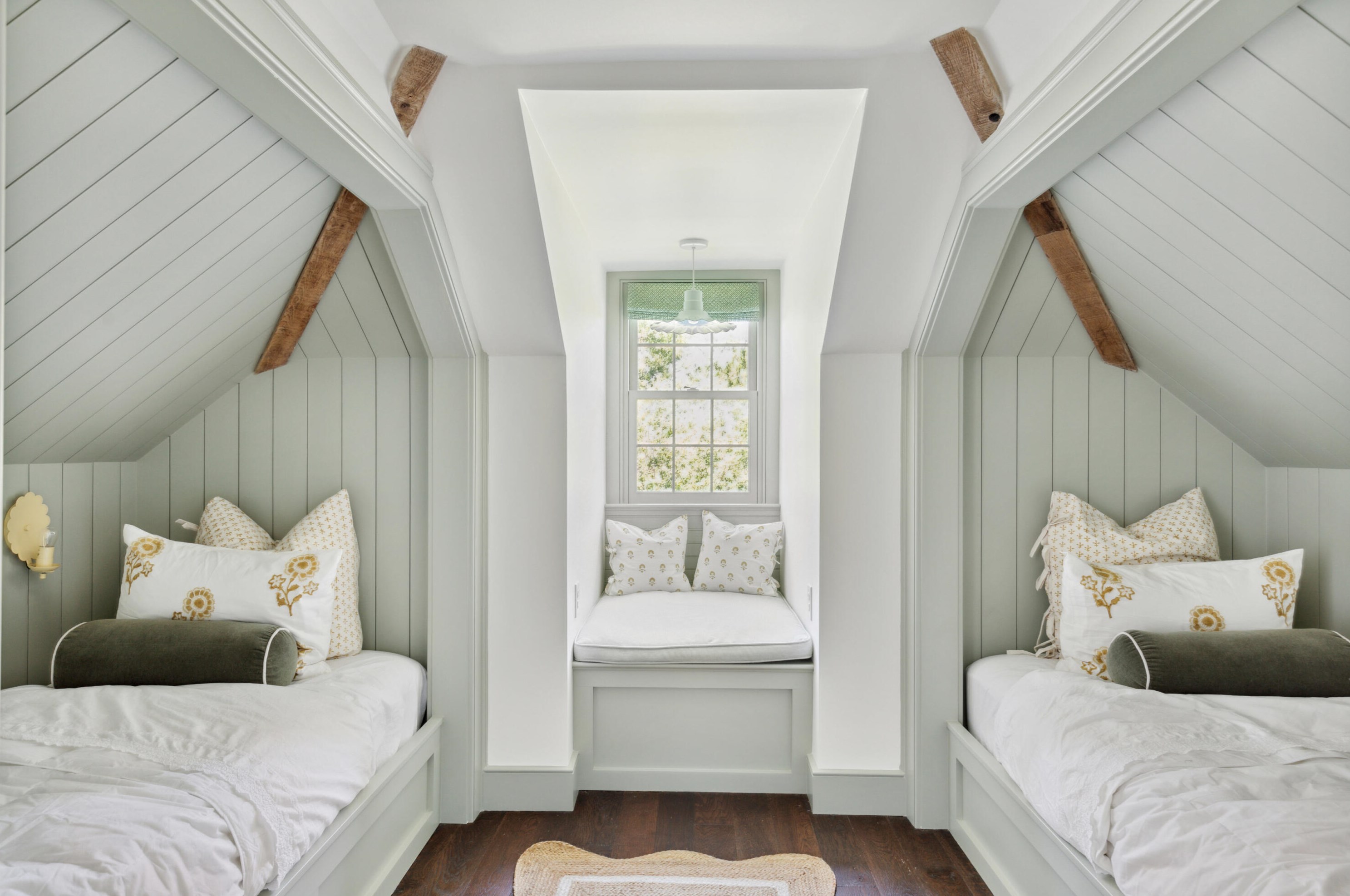 151 Queen St, Charleston SC  29401-1950 exterior