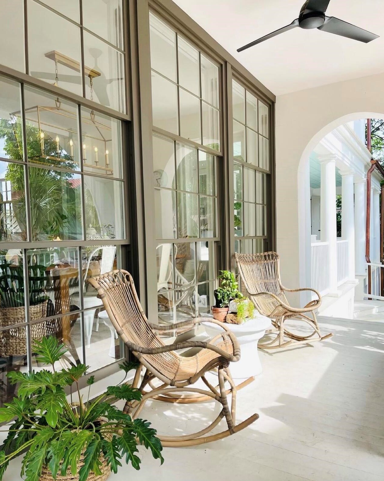 151 Queen St, Charleston SC  29401-1950 exterior