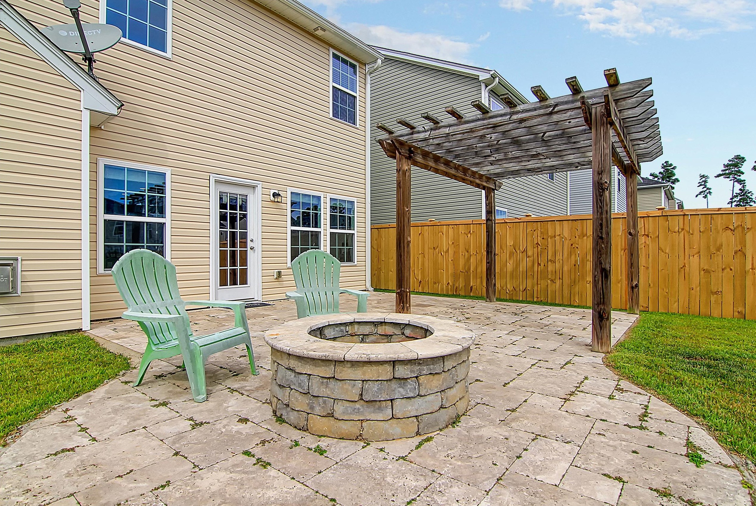 460 Whispering Breeze Ln, Summerville SC  29486 exterior