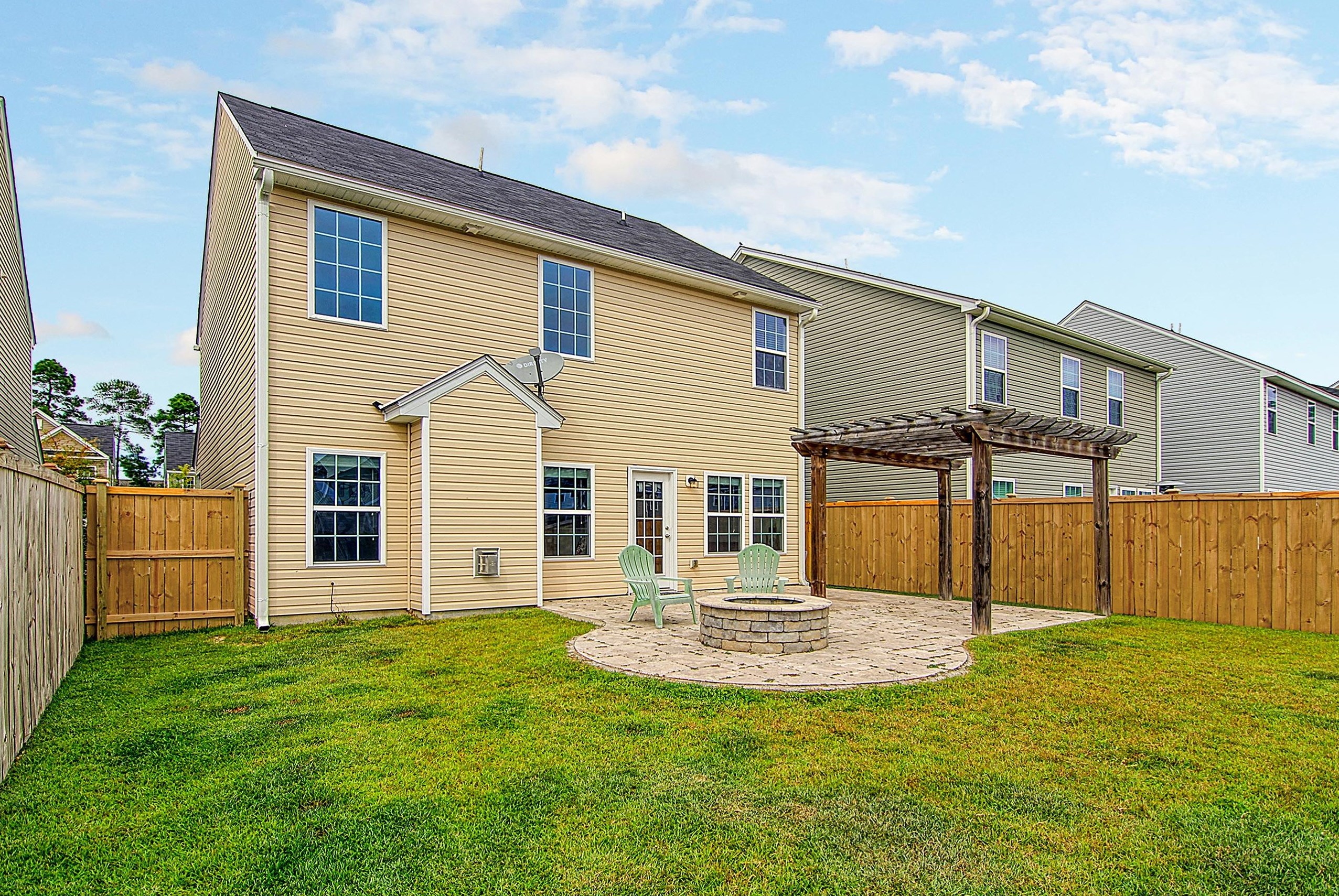 460 Whispering Breeze Ln, Summerville SC  29486 exterior