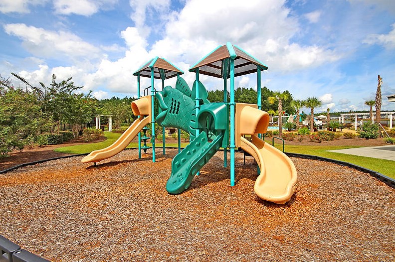 460 Whispering Breeze Ln, Summerville SC  29486 exterior