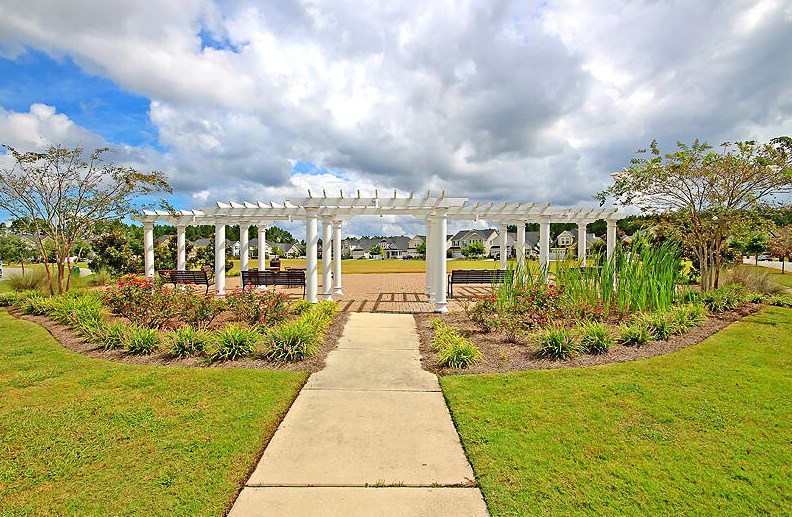 460 Whispering Breeze Ln, Summerville SC  29486 exterior