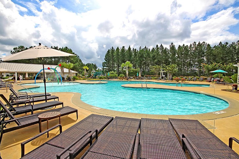 460 Whispering Breeze Ln, Summerville SC  29486 exterior