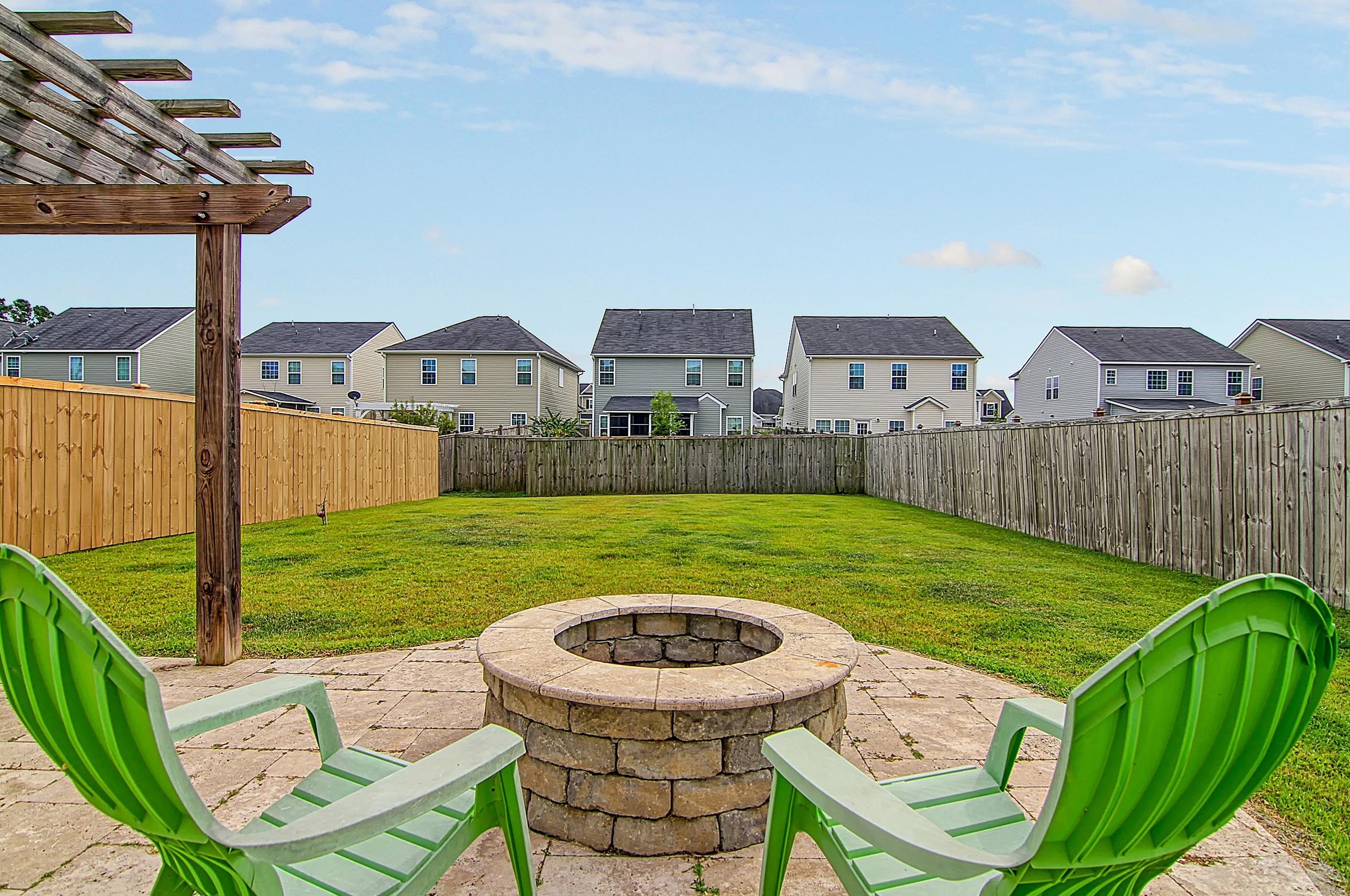 460 Whispering Breeze Ln, Summerville SC  29486 exterior