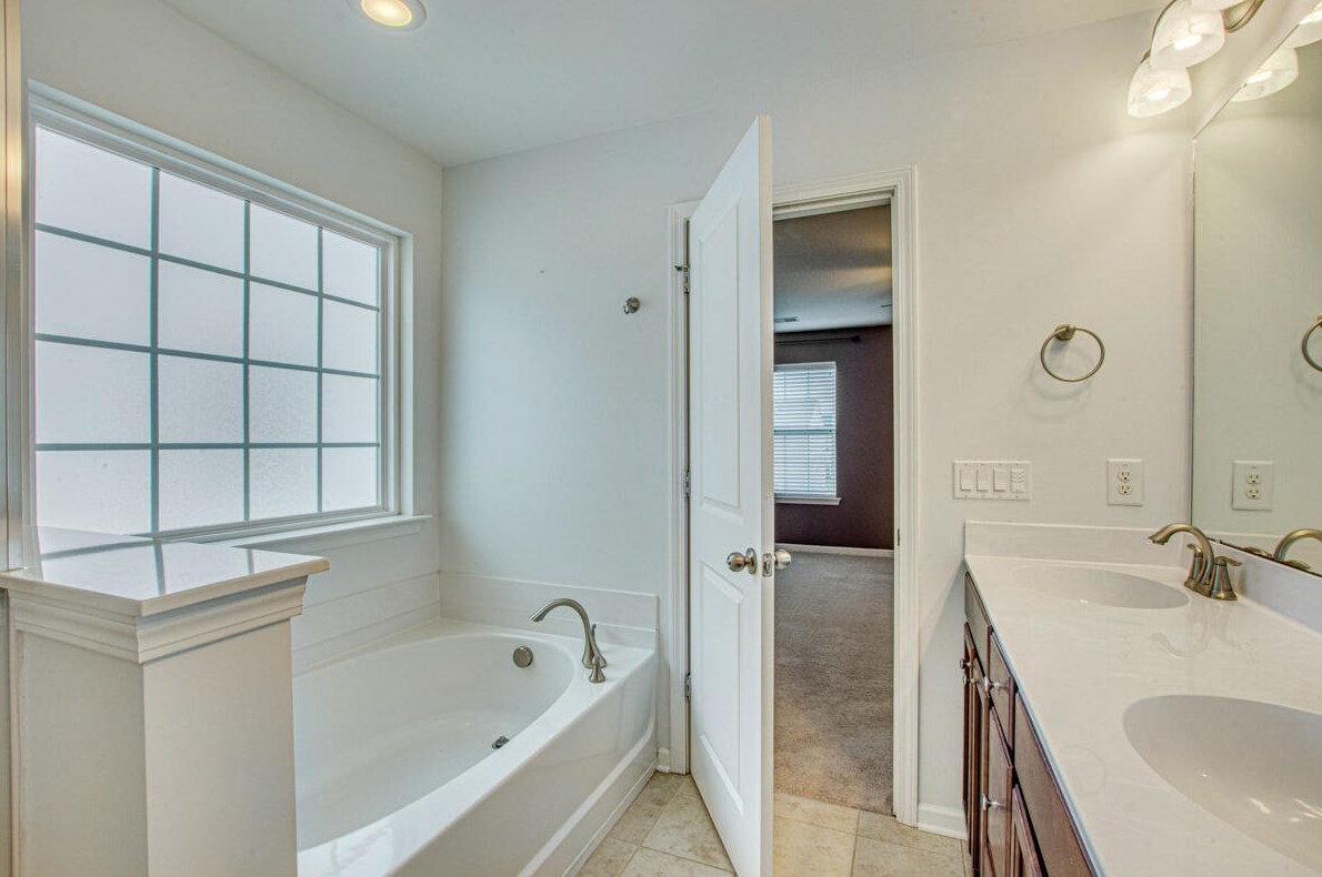 196 Longford Dr, Summerville SC  29483-5641 exterior