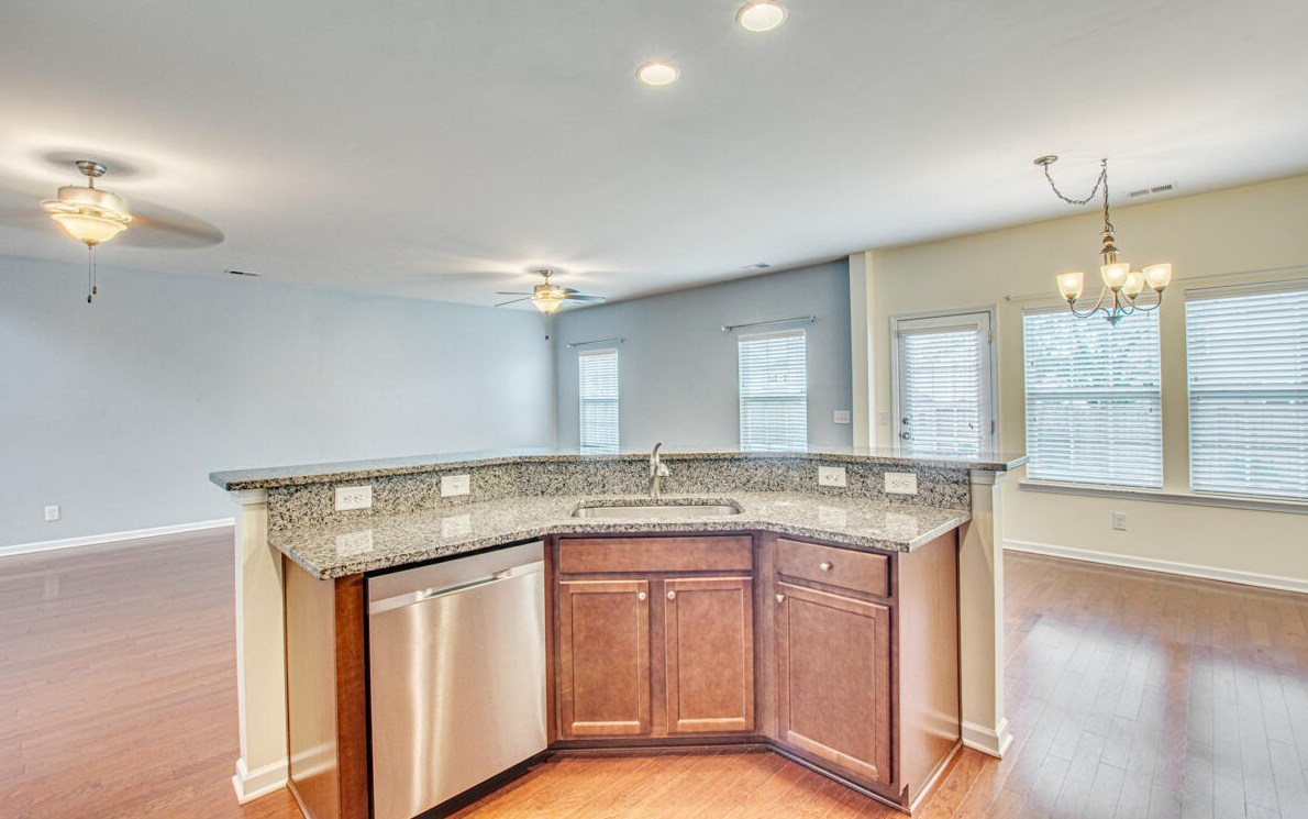 196 Longford Dr, Summerville SC  29483-5641 exterior