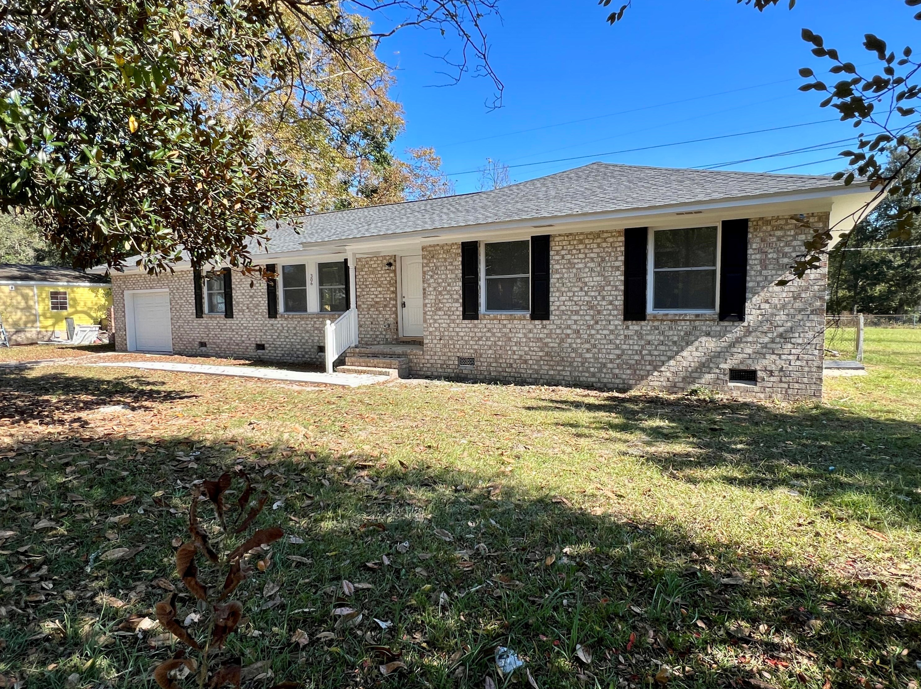306 Cotie Ln, Moncks Corner SC  29461-7393 exterior