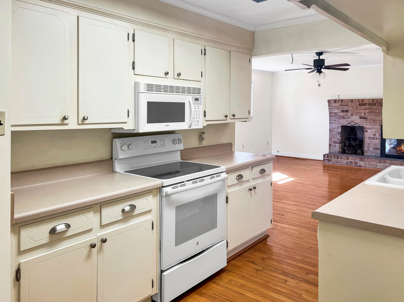 135 Carolina Dr, Alvin SC  29479-3384 exterior