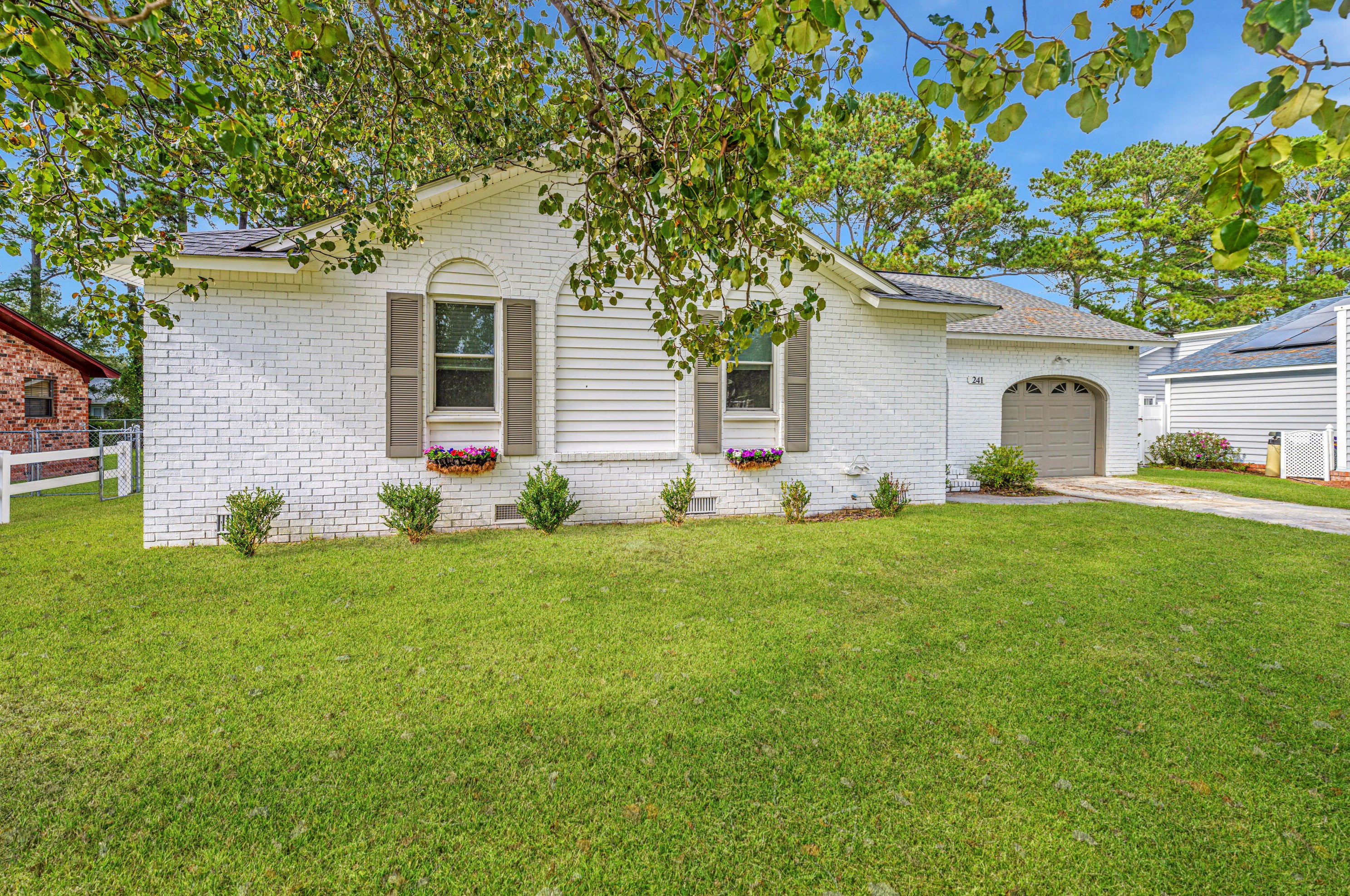 241 Foxborough Rd, Charleston SC  29445-2753 exterior