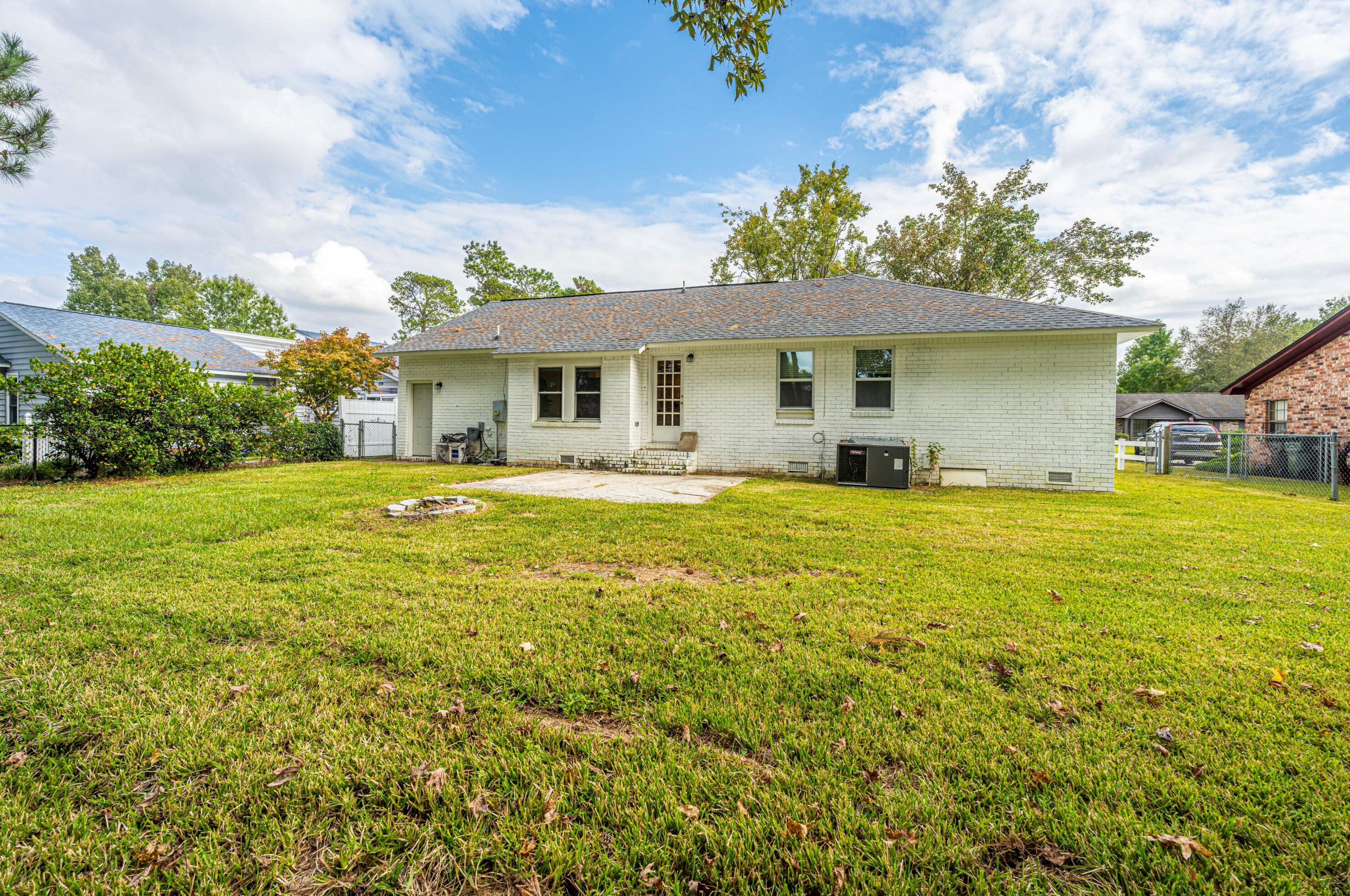 241 Foxborough Rd, Charleston SC  29445-2753 exterior
