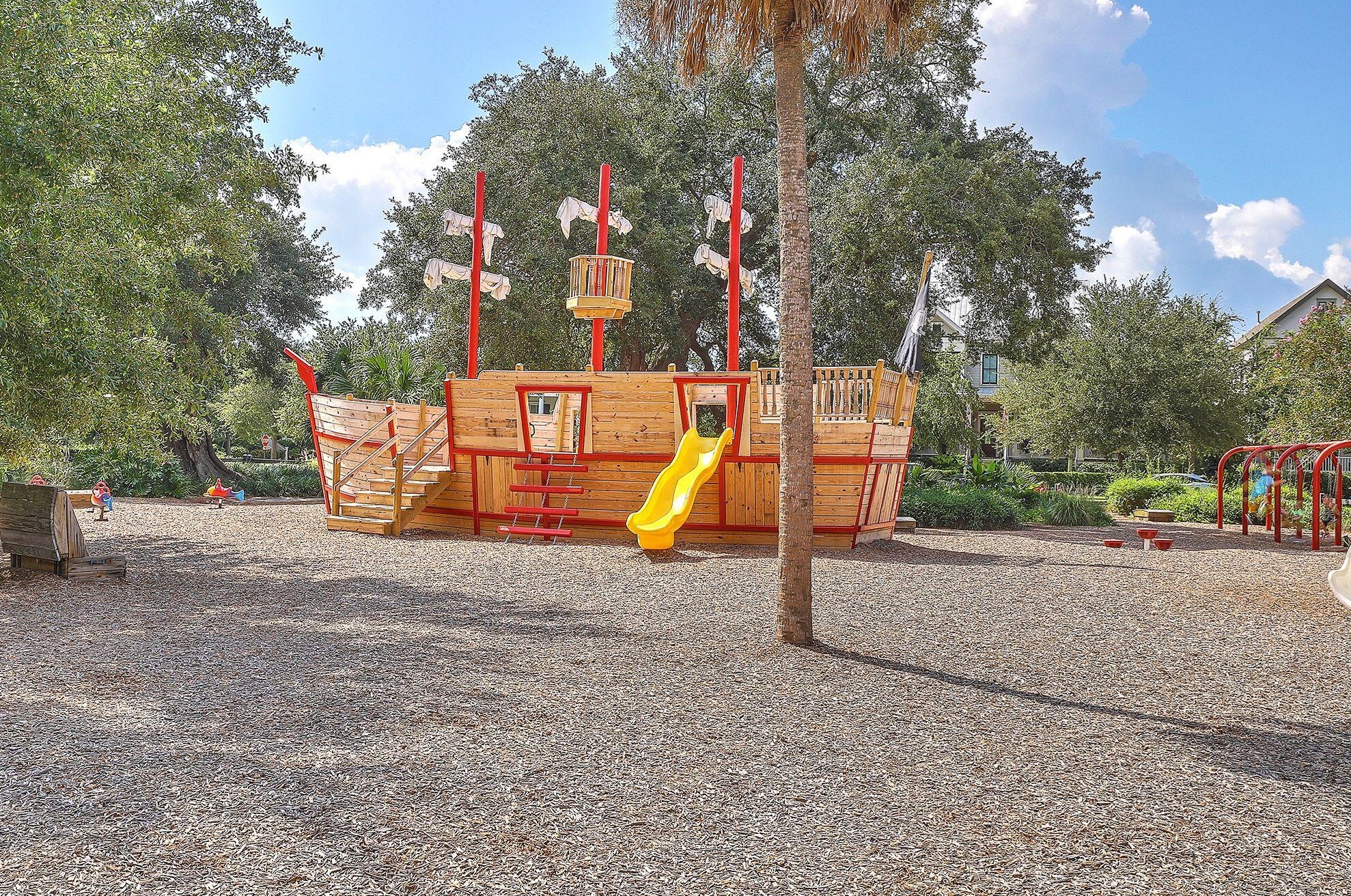 8047 Gibbon St, Charleston SC 29492-8351 exterior