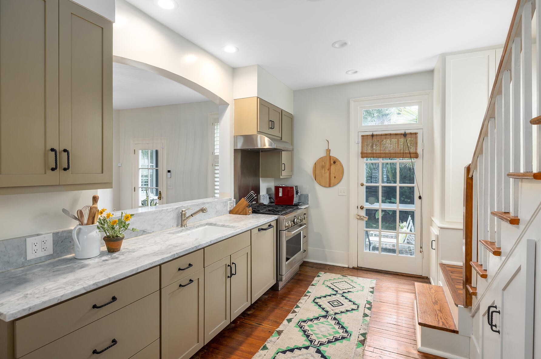 106 Beaufain St, Charleston SC  29401-1728 exterior