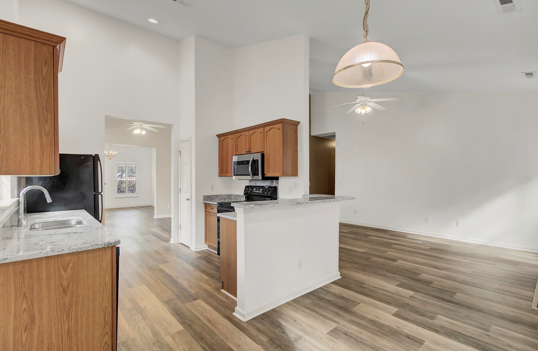 126 Cannonsmill Ln, Summerville SC  29485-6409 exterior