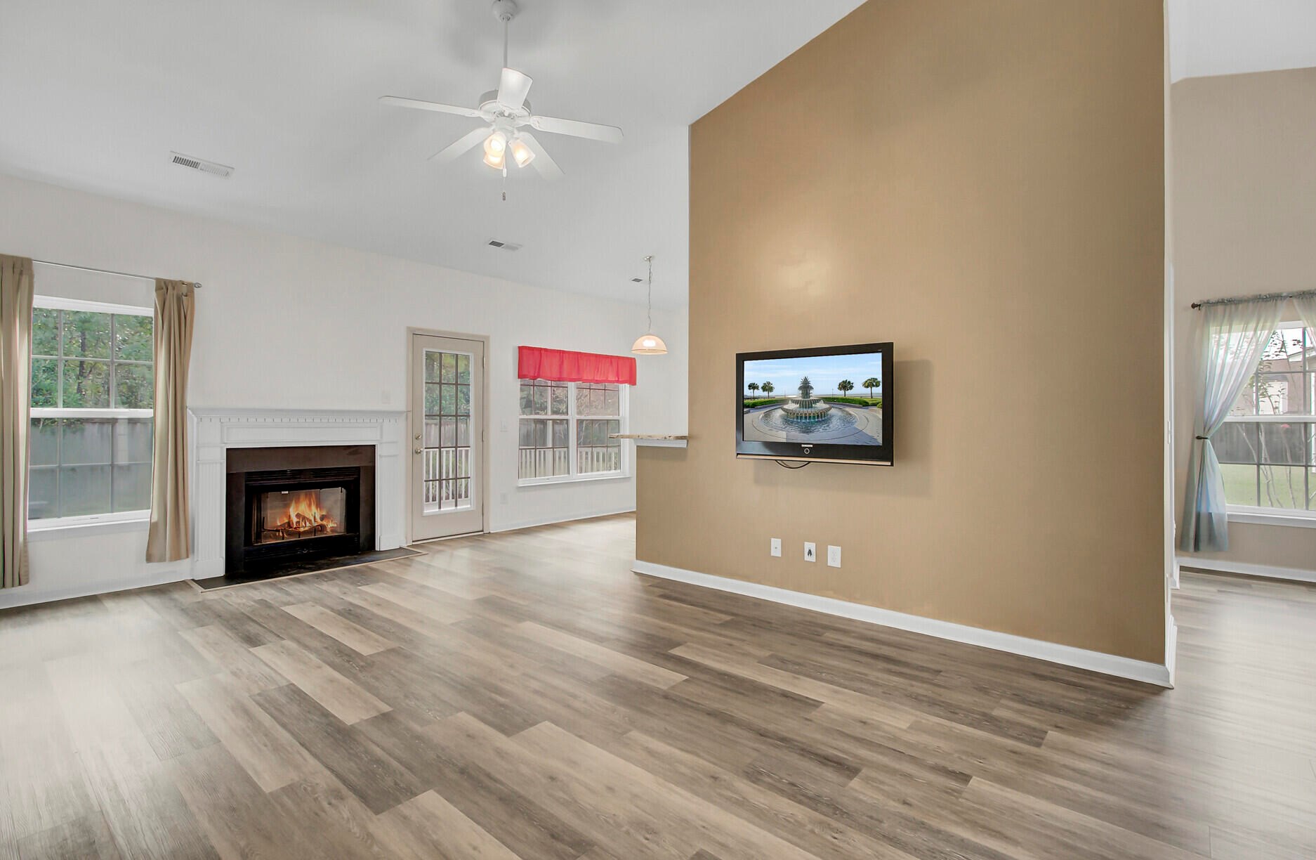 126 Cannonsmill Ln, Summerville SC  29485-6409 exterior