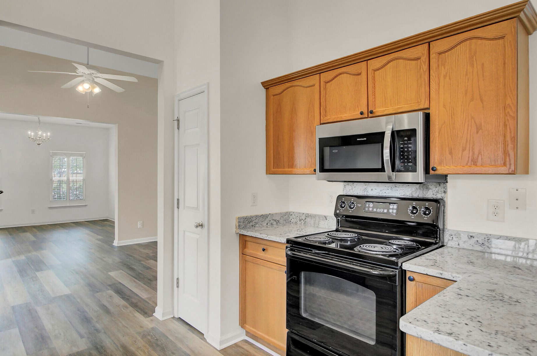 126 Cannonsmill Ln, Summerville SC  29485-6409 exterior